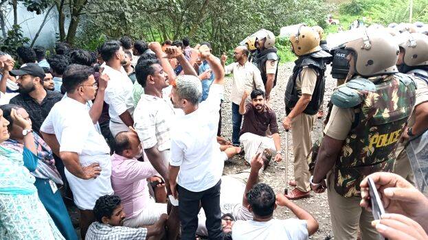 താമരശ്ശേരിയിൽ സംഘർഷം, അറവുമാലിന്യ സംസ്കരണ കേന്ദ്രം ജനം കത്തിച്ചു