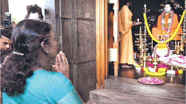 ഗുരുദേവൻ ലോകത്തിന്റെ മഹാപുരുഷൻ : രാഷ്ട്രപതി