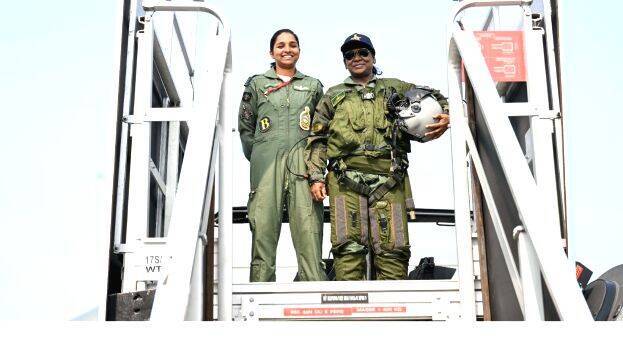 റാഫേലിൽ കുതിച്ച് മുർമു; പിറന്നത് ചരിത്രം