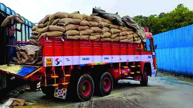 അരി വെട്ടിക്കുറച്ചു,​ വരുമാന നഷ്ടത്തിൽ റേഷൻ വ്യാപാരികൾ