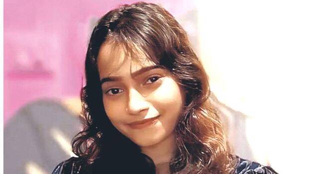 ട്രെയിനിലെ ക്രൂരത: പുകവലി ചോദ്യം ചെയ്തു; പെൺകുട്ടിയെ ചവിട്ടിത്തള്ളി