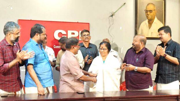 ഒരു സ്വതന്ത്ര ഇങ്ങോട്ടും ഒരു സ്വതന്ത്ര അങ്ങോട്ടും